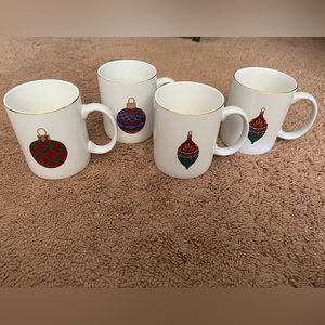 Gibson Christmas Coffee Cups Mugs Gold Rim - Lot of 4